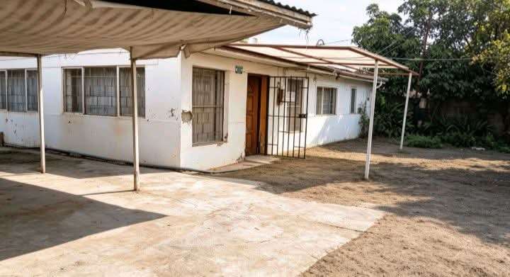 Casa en venta c/ estacionamiento en Belloto Centro