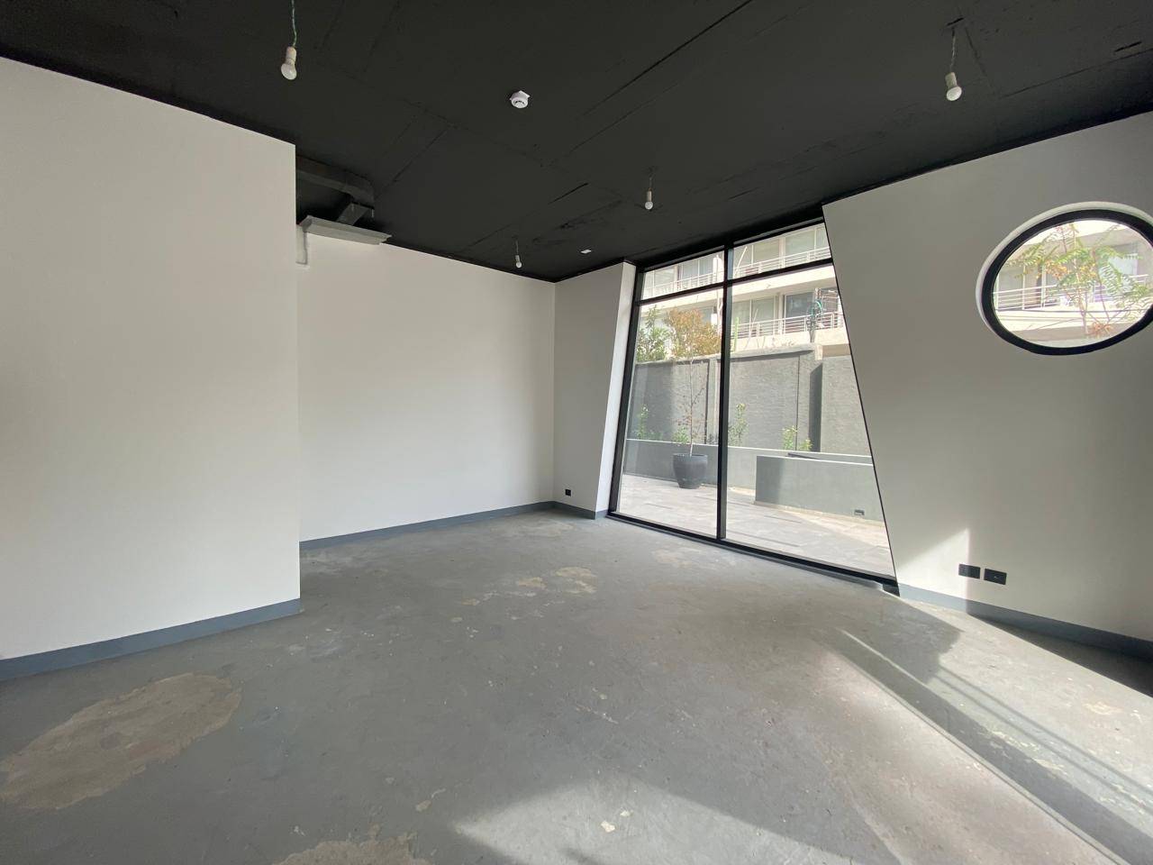 Local comercial de 36 m² en arriendo, Metro Manquehue - Apumanque