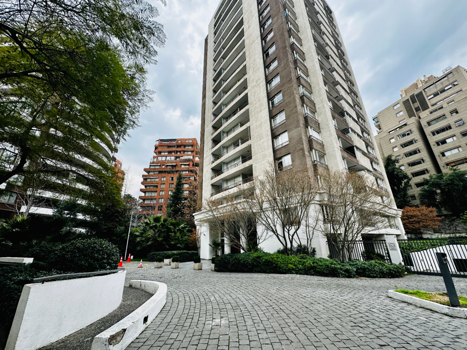 Departamento de 2 dormitorios y 64 m² en arriendo, Barrio El Golf