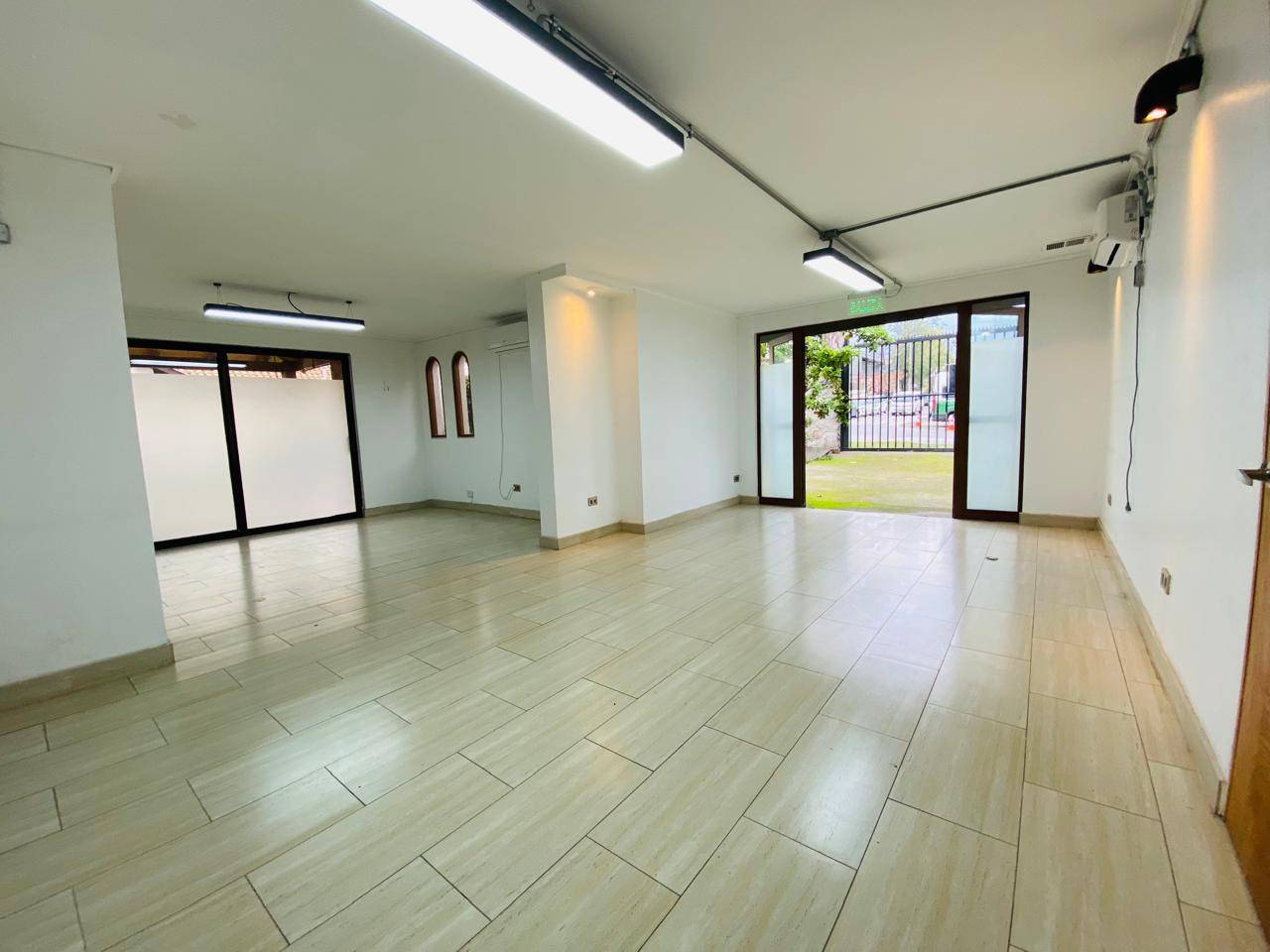 Local comercial de 285 m² en arriendo, Carlos Ossandón
